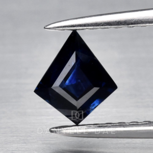 Medium Blue  Kite Sapphire