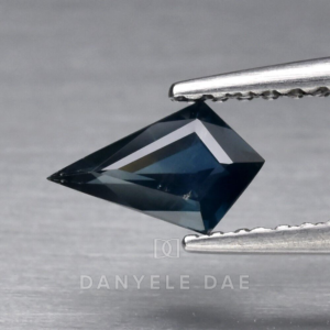 Medium Blue  Kite Natural Sapphire